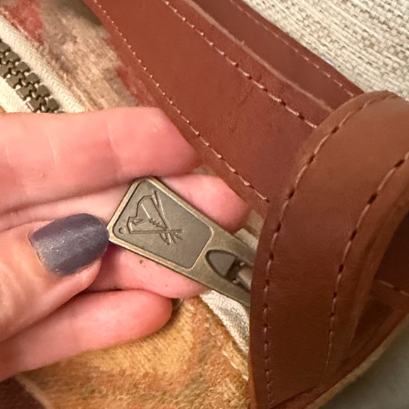 Classic Pendleton Brown and Tan Women's Bag - Picture 6 of 15